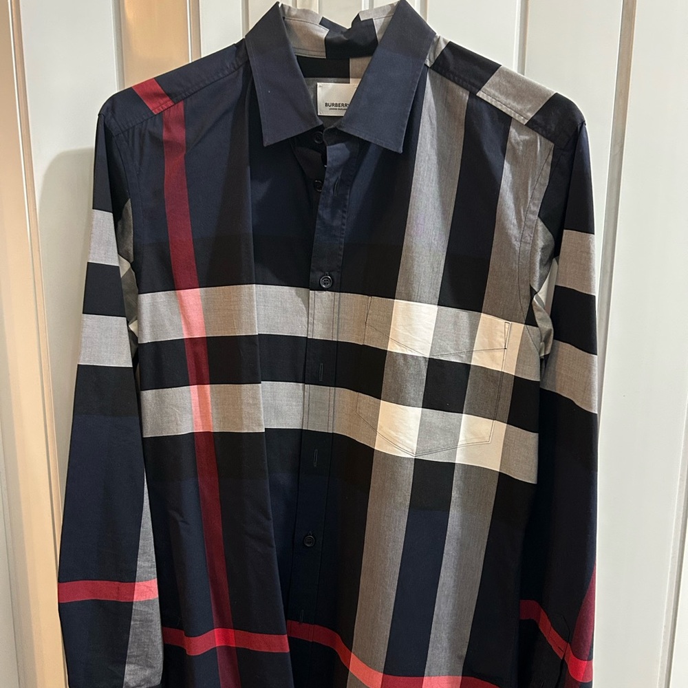Burberry Button Up ๐๐๐งต - Picture 10 of 11